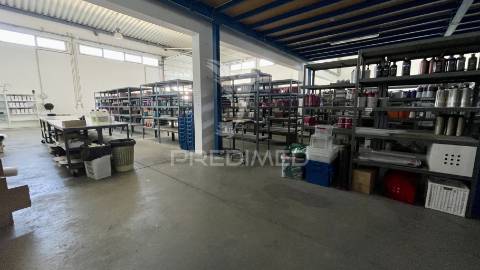 Escritórios/armazém no seixal