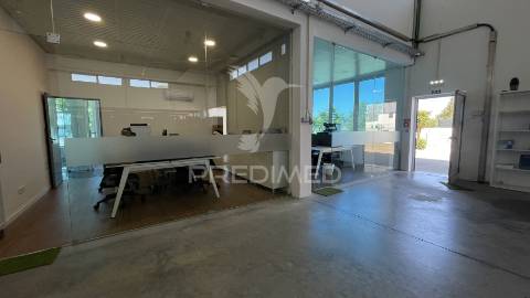 Escritórios/armazém no seixal