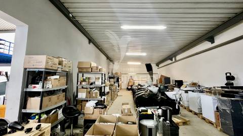 Escritórios/armazém no seixal