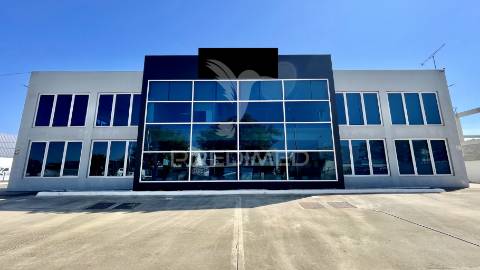 Escritórios/armazém no seixal