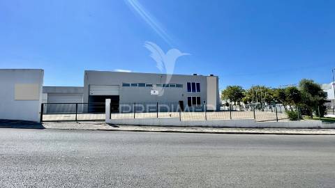 Escritórios/armazém no seixal