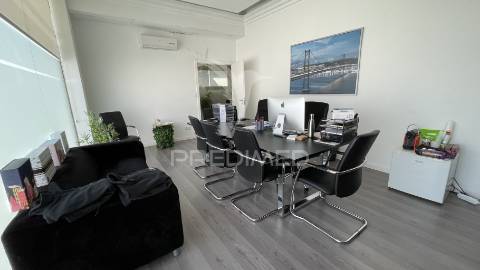 Loja 200m2 em almada