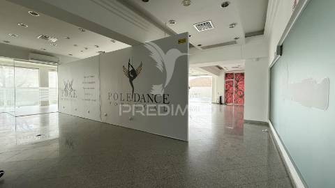 Loja 200m2 em almada