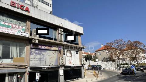 Loja 200m2 em almada