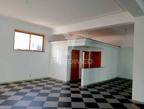 Loja para comércio - porto de mós