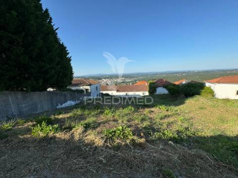 Terreno urbanizável na zona histórica de ourém