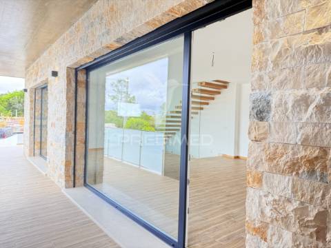 Moradia v4 nova e sofisticada em fátima