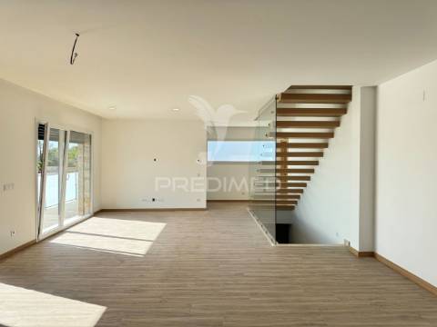 Moradia v4 nova e sofisticada em fátima