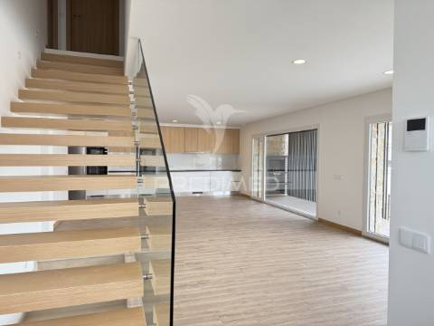 Moradia v4 nova e sofisticada em fátima