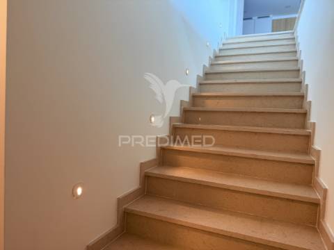 Moradia v4 nova e sofisticada em fátima