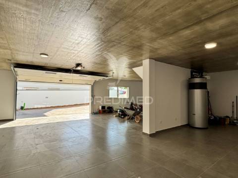 Moradia v4 nova e sofisticada em fátima