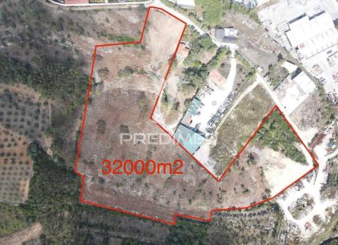 Lote de terreno destinado a construção industrial