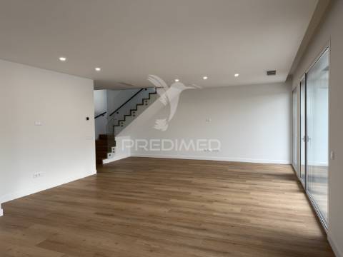 Apartamento t3 duplex - leiria