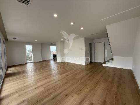 Apartamento t3 duplex - leiria