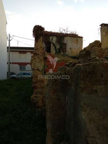 Moradia t3 em ruínas