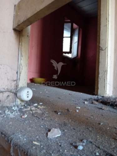 Moradia t3 em ruínas