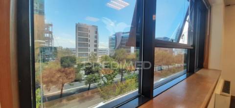 Escritório com estacionamento av d joão ii pq nações lisboa