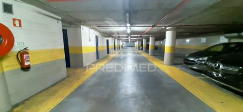 Escritório com estacionamento av d joão ii pq nações lisboa