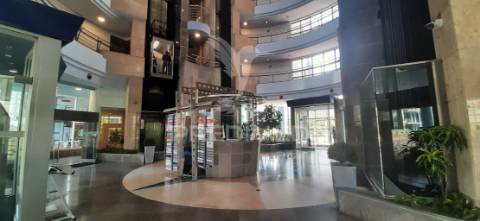 Escritório com estacionamento av d joão ii pq nações lisboa