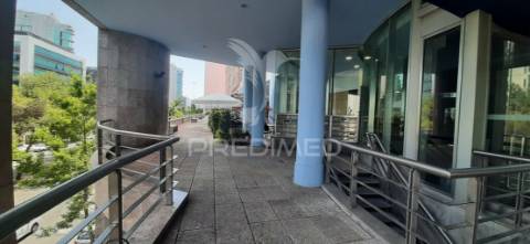 Escritório com estacionamento av d joão ii pq nações lisboa