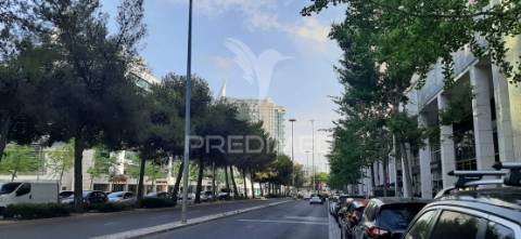 Escritório com estacionamento av d joão ii pq nações lisboa