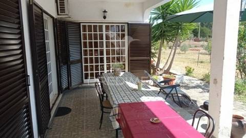 Moradia no campo nisa, portalegre