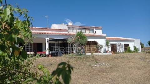 Moradia no campo nisa, portalegre