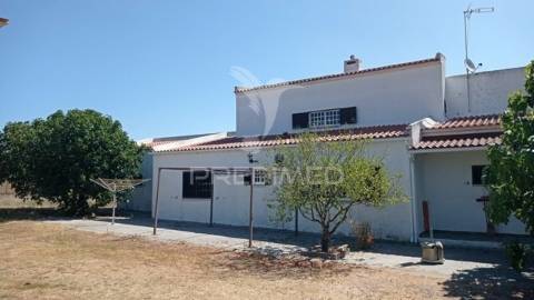 Moradia no campo nisa, portalegre