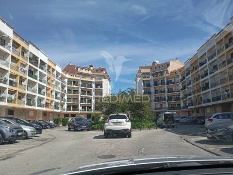 Apartamento t3 espaçoso no   alto de tercena queluz