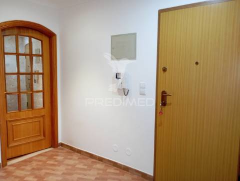 Apartamento t3 espaçoso no   alto de tercena queluz