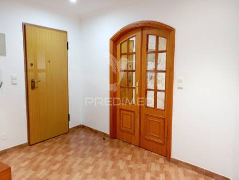 Apartamento t3 espaçoso no   alto de tercena queluz