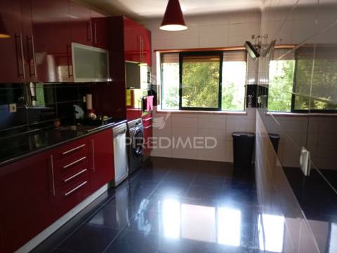 Apartamento t3 espaçoso no   alto de tercena queluz