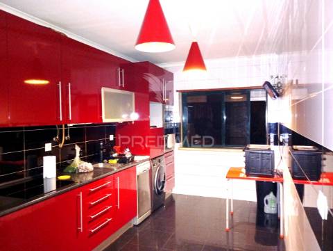 Apartamento t3 espaçoso no   alto de tercena queluz