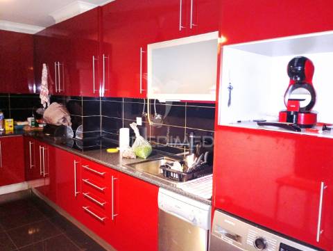 Apartamento t3 espaçoso no   alto de tercena queluz