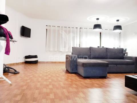 Apartamento t3 espaçoso no   alto de tercena queluz