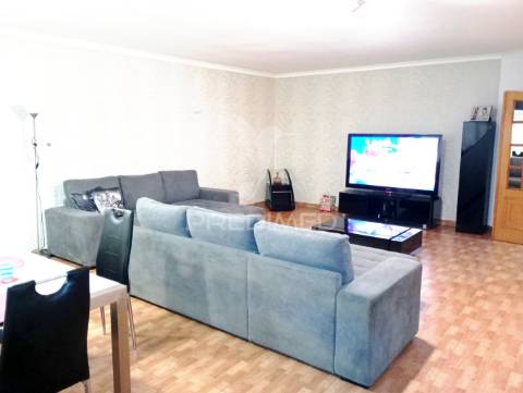 Apartamento t3 espaçoso no   alto de tercena queluz