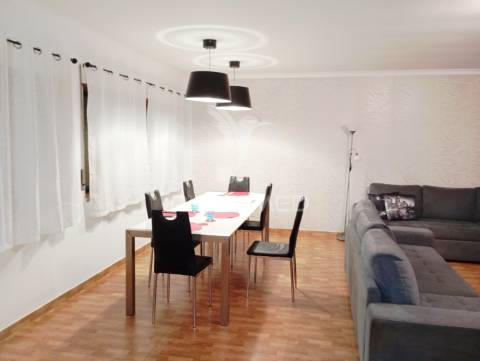 Apartamento t3 espaçoso no   alto de tercena queluz