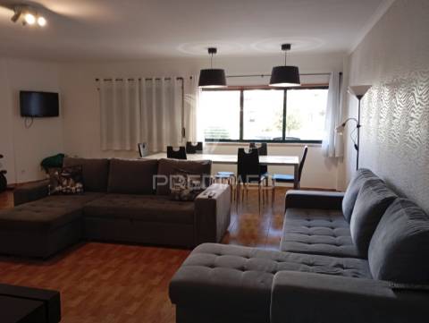 Apartamento t3 espaçoso no   alto de tercena queluz