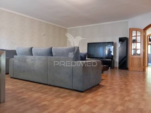 Apartamento t3 espaçoso no   alto de tercena queluz