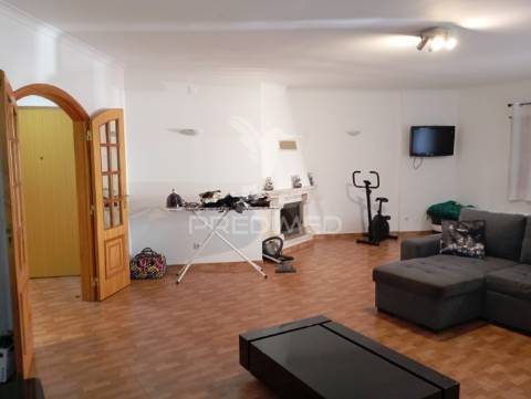 Apartamento t3 espaçoso no   alto de tercena queluz