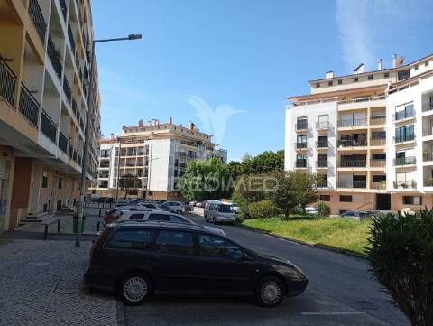 Apartamento t3 espaçoso no   alto de tercena queluz
