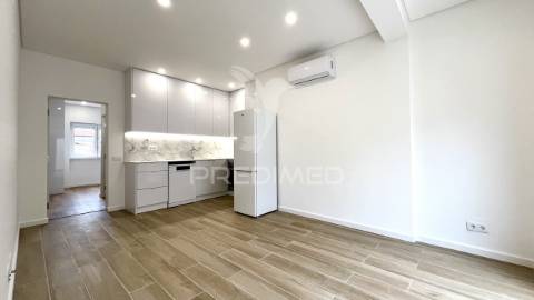 T1 remodelado com varanda e churrasqueira em alhos vedros