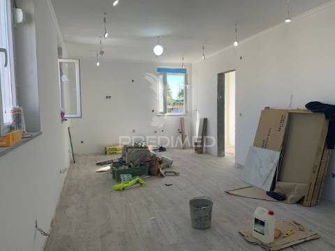 Moradia t2+1 com quintal em recuperação total