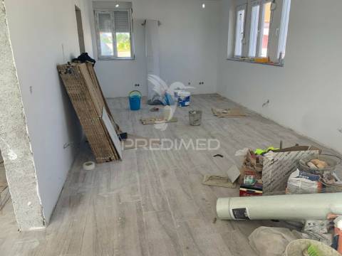 Moradia t2+1 com quintal em recuperação total