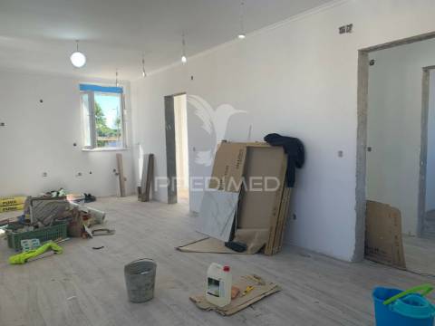 Moradia t2+1 com quintal em recuperação total