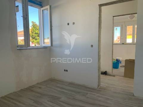 Moradia t2+1 com quintal em recuperação total