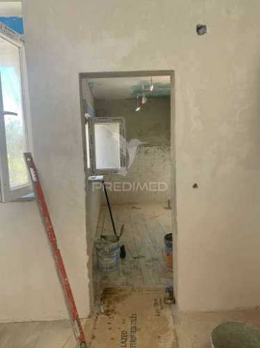 Moradia t2+1 com quintal em recuperação total