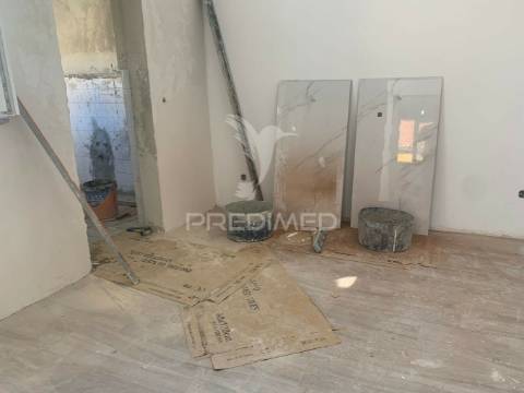 Moradia t2+1 com quintal em recuperação total