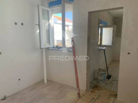 Moradia t2+1 com quintal em recuperação total