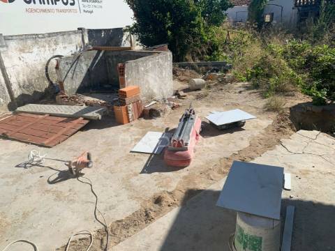 Moradia t2+1 com quintal em recuperação total